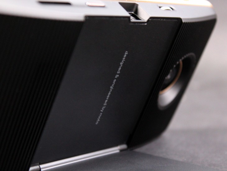 motoz2force游戏体验,motoz2play投影怎么样