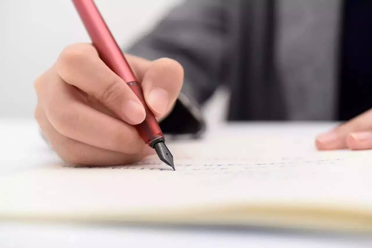 初入职场这几个穿搭技巧要注意,职场穿搭如何看起来舒服又板正