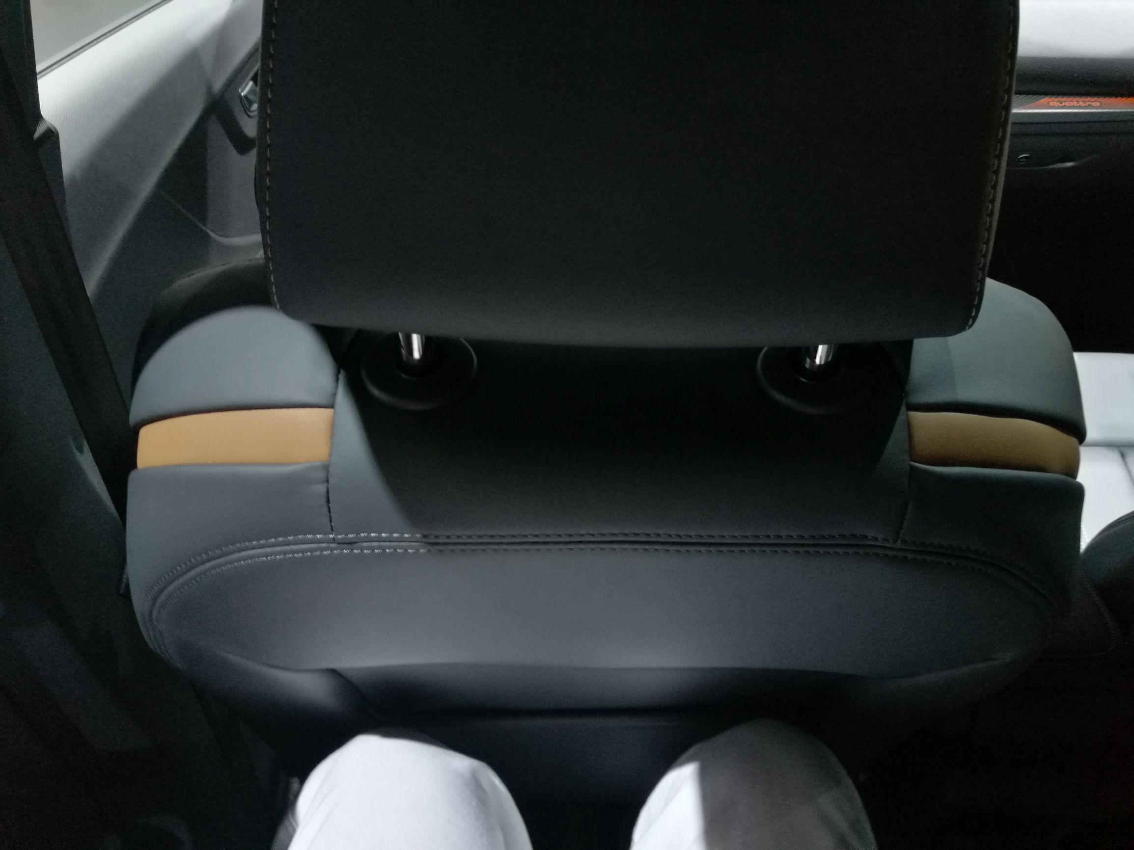 奥迪q2l15万落地,奥迪q2内饰最新款