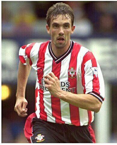 八球惨遭血虐、场上全员斗殴，告别赛能踢成这样也是没sei了！