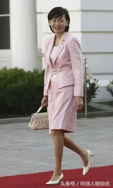 前景不利，后院失火，最近安倍过得很闹心，都是因为这两个女人