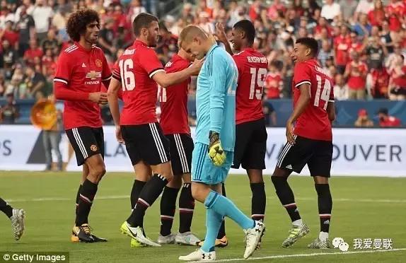 拉什福德18分钟双响,曼联首秀大胜银河!但穆帅要开吹风机了