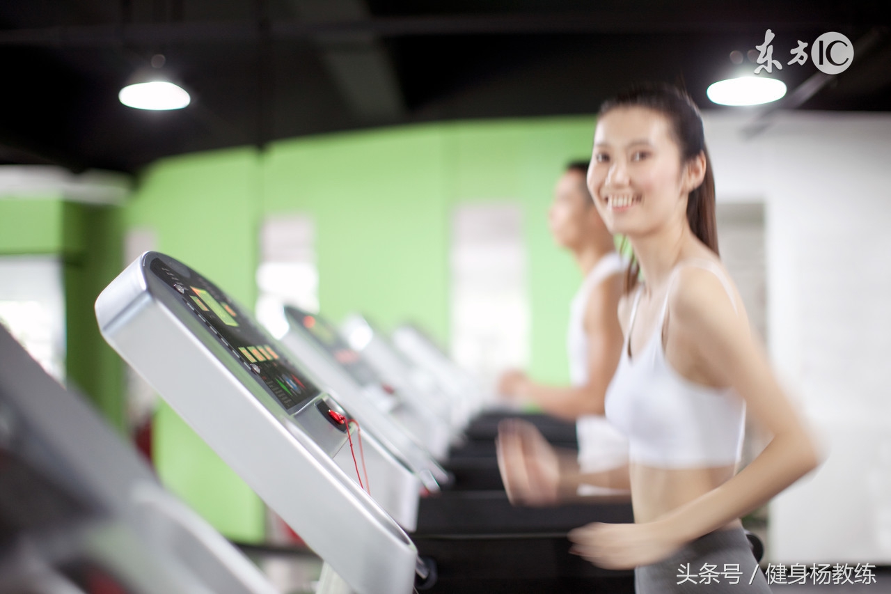 在跑步机上跑步的正确姿势,跑步机跑步出汗对减肥有效果吗
