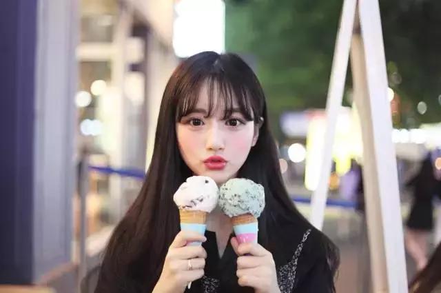 一拍照表情动作就扭曲,一拍照就紧张脸部僵硬