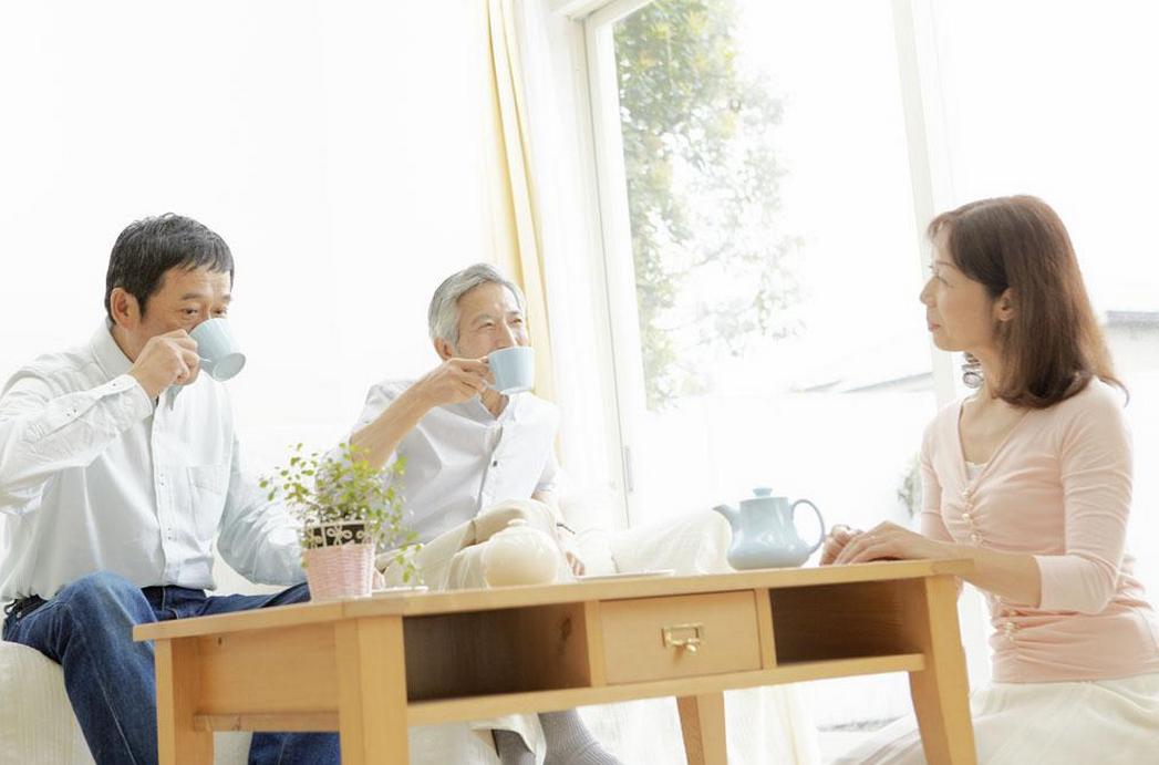 为什么喝茶睡不着喝咖啡却能睡着,晚上喝茶睡不着抽烟可以睡着吗