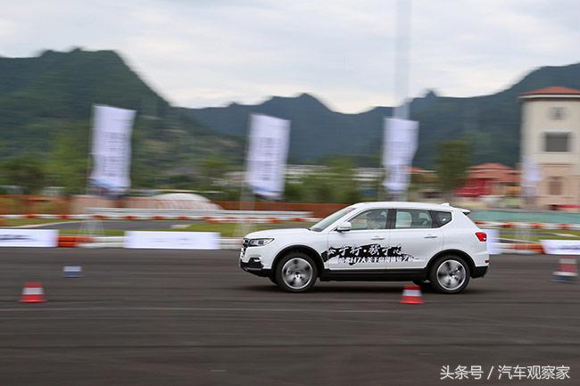 美来自于外在加内在,美来自于内心的纯净