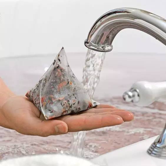 关于隔夜茶的这几个用途,隔夜茶有什么用处千万别扔