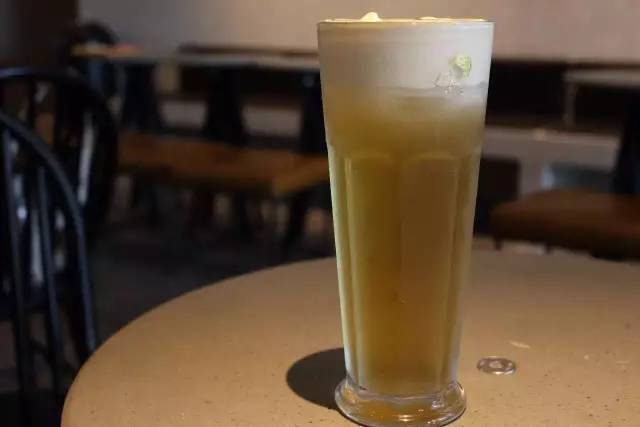 长大后茶饮店就像江湖的高手，一代起一代落但能真正成为新闻暴风眼的真的只有喜茶