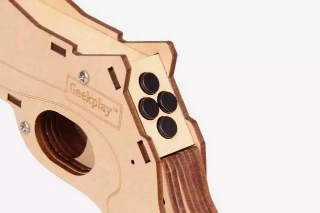 这玩意儿，让你在现实世界中“*飞机打**”！