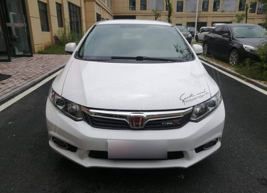 落地25万左右内饰科技感强的轿车,落地5-6万自动挡的车内饰高科技