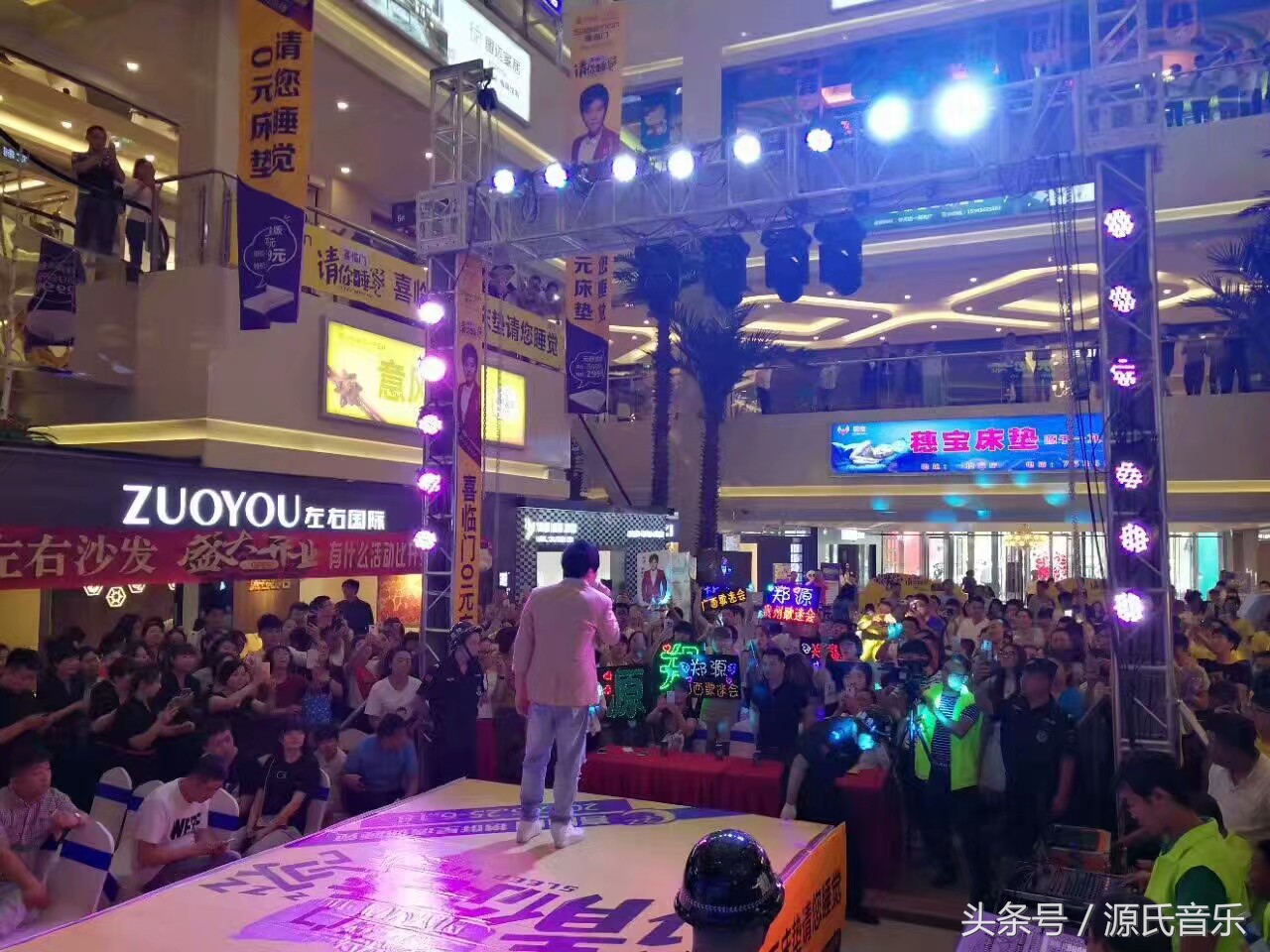 谁说郑源歌红人不红，郑源2016荣获十年金曲传唱奖，情歌王郑源不是吹的，郑源夏日唱响四省，场场火！