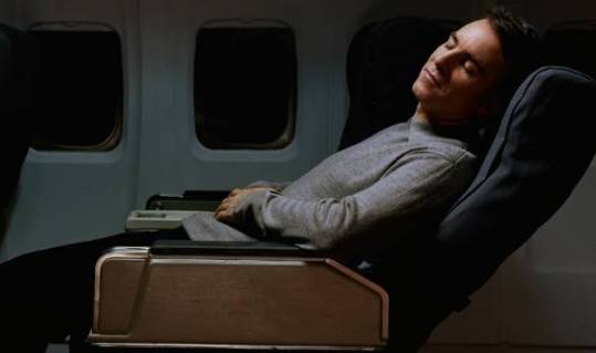 国外旅游坐飞机注意事项,去美国坐飞机有哪些注意事项