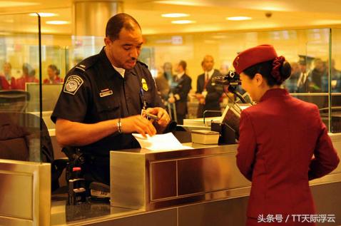 原来美国护照上是这么写的，别再相信谣言了！