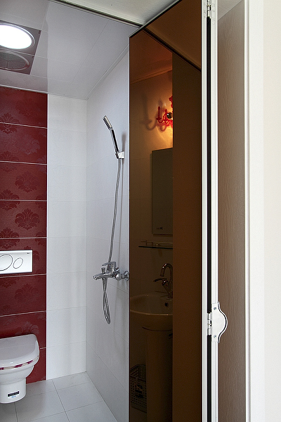 武汉老园艺师为讨好老伴，毅然把卧室窗台巧变花园式榻榻米！