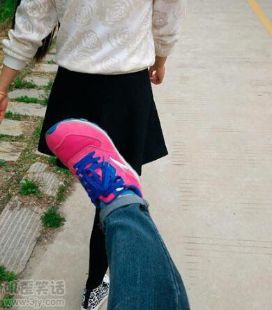 搞笑段子：他终于鼓起勇气：叔叔，我可以玩那个吗？我说：不可以