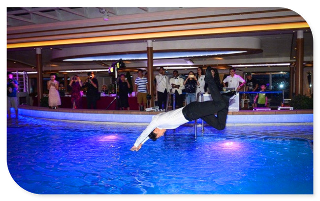 叶一茜跳水世界冠军田亮,跳水王子田亮叶一茜出席活动