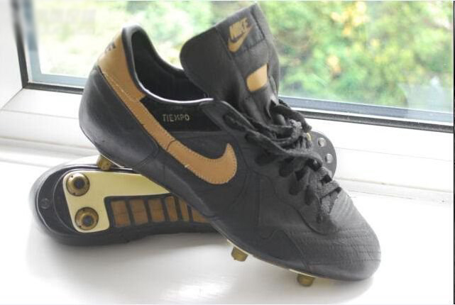 耐克的哪款足球鞋最好,耐克史上最牛逼的足球鞋