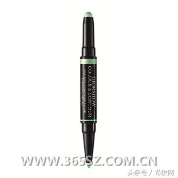 倾盆大雨中一条彩色眼线能缓解你阴郁的心情