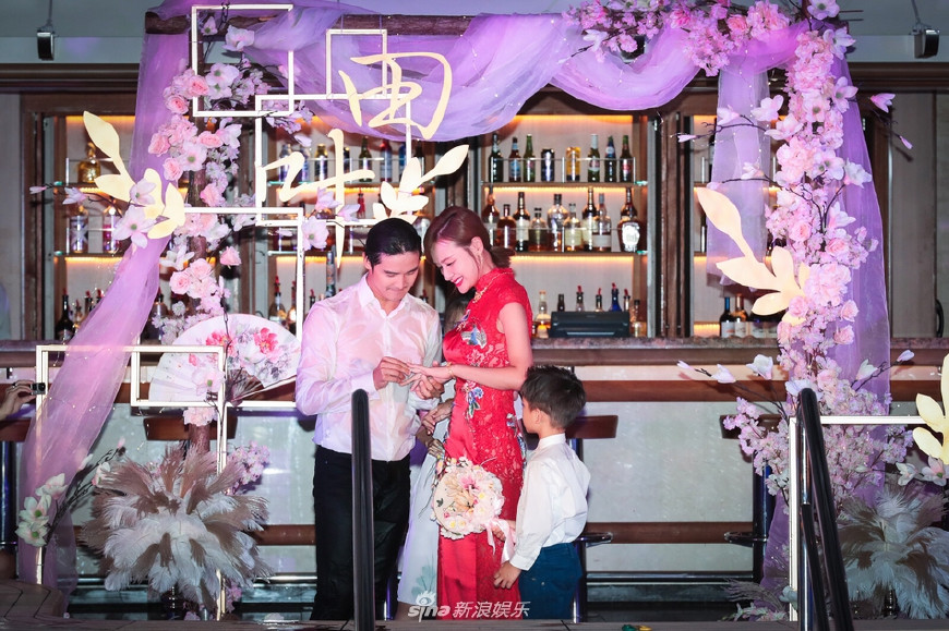 叶一茜田亮秀恩爱视频,田亮叶一茜15周年结婚纪念日