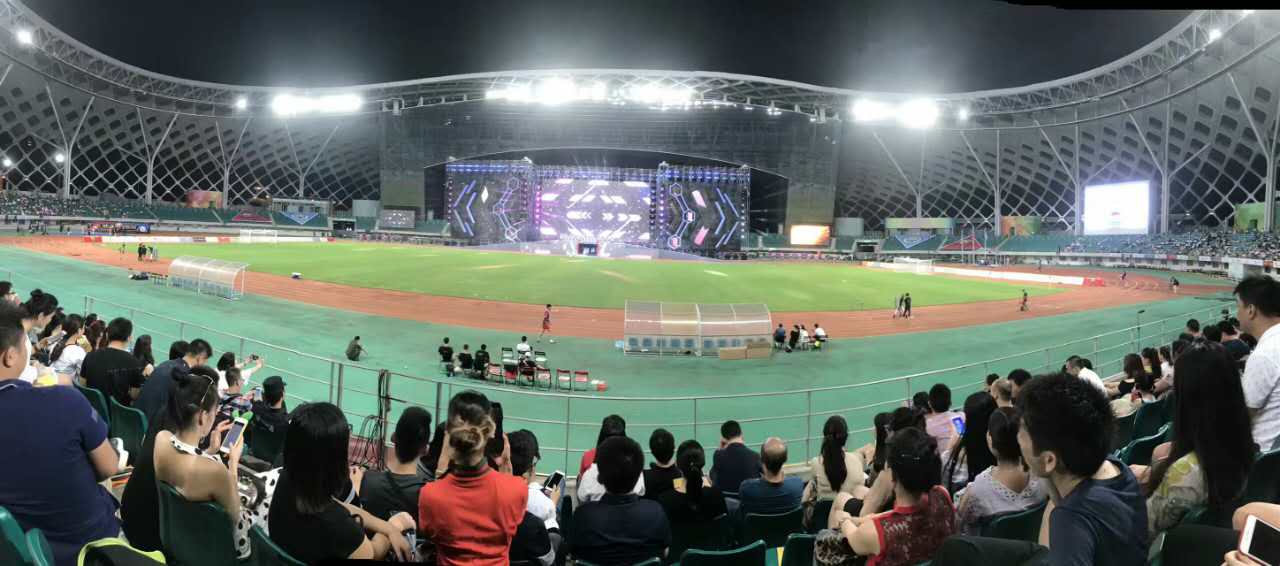 春茧看演唱会会淋雨吗,春茧看演唱会车停哪里