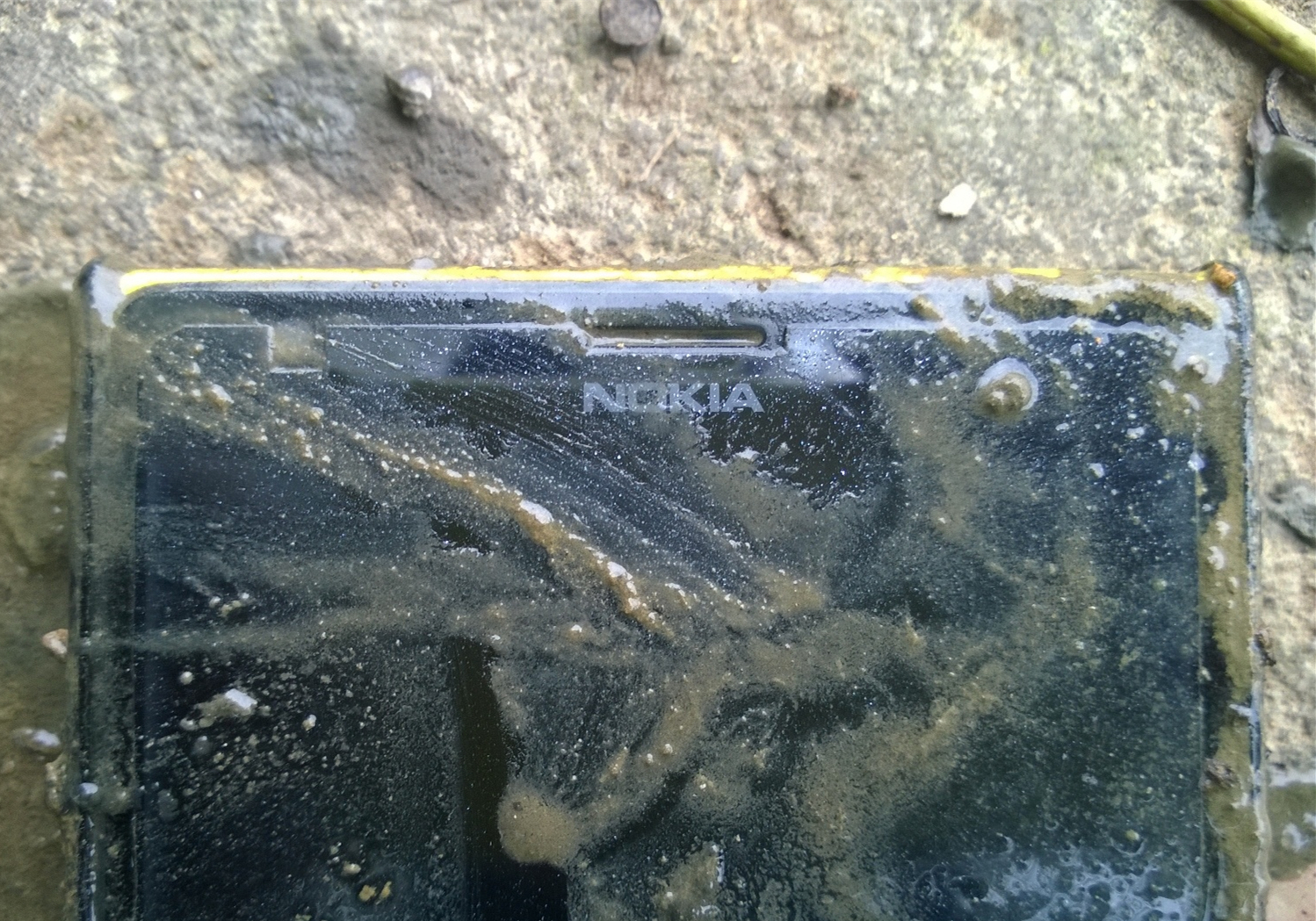 诺基亚1520开机键,诺基亚1520开始界面只有一半