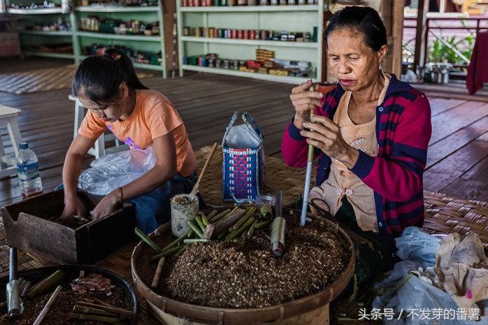 缅甸女人挣钱,缅甸女工发工资视频