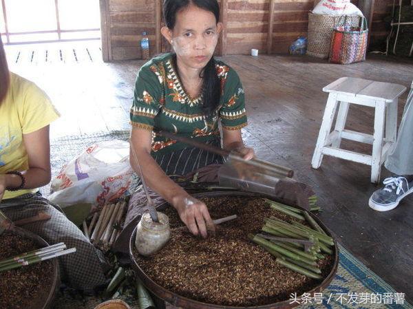 缅甸女人挣钱,缅甸女工发工资视频