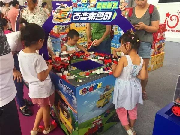 粑粑麻麻带娃去哪里玩,粑粑麻麻带娃去旅行