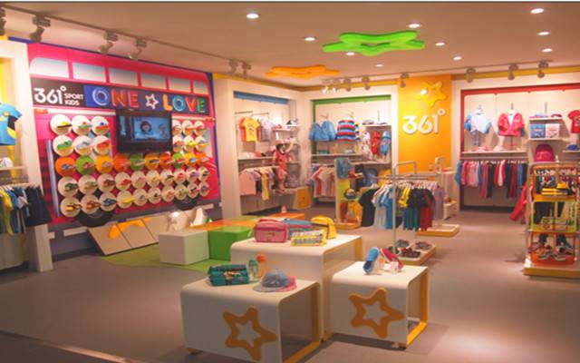 两亿人口下童装市场再起风云!国产四大体育品牌聚首新战场|商圈