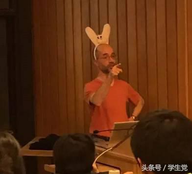 大学老师只要奇葩起来,高中老师都只能靠边站