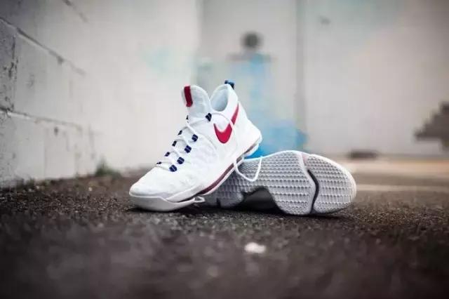 为荣誉而战，美国队配色球鞋大盘点