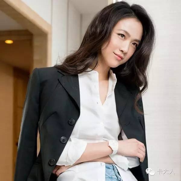 发际线高脸大的人怎么变美,头大脸大但是很好看的女生