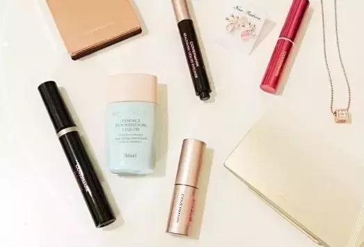 送礼物｜黑人痘肌都能放心用的日本货，演唱会8小时不脱妆还清爽，一年一瓶就够！