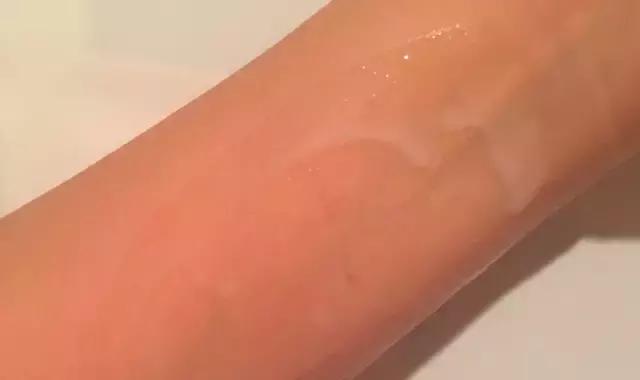 送礼物｜黑人痘肌都能放心用的日本货，演唱会8小时不脱妆还清爽，一年一瓶就够！