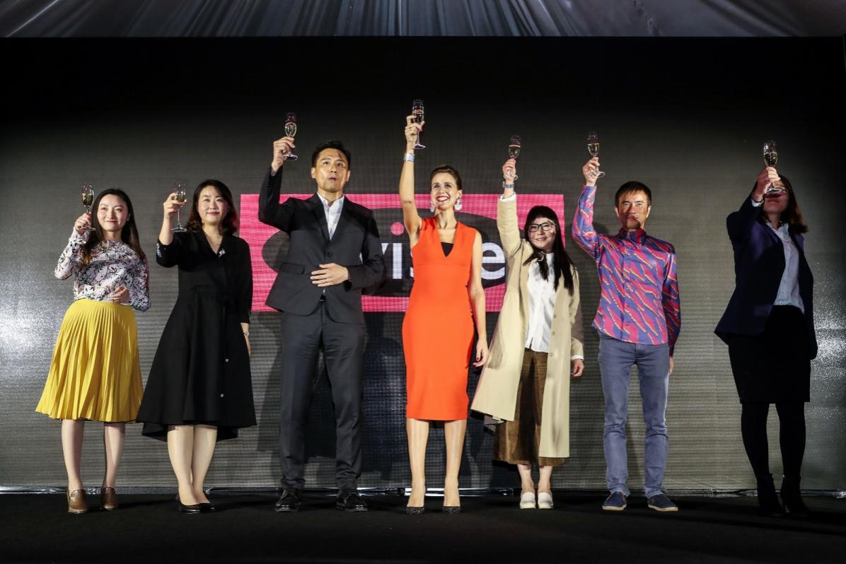 真正的年轻不是保养而是快乐,真正的少年感与年龄无关