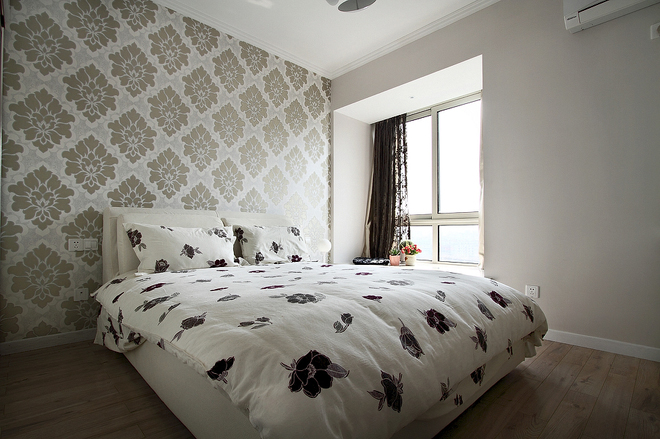 武汉老园艺师为讨好老伴，毅然把卧室窗台巧变花园式榻榻米！