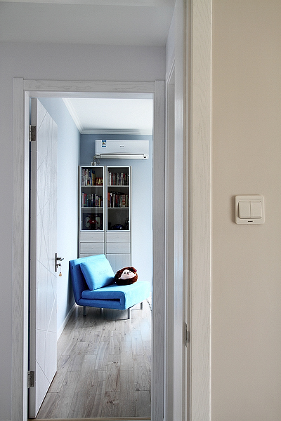 武汉老园艺师为讨好老伴，毅然把卧室窗台巧变花园式榻榻米！