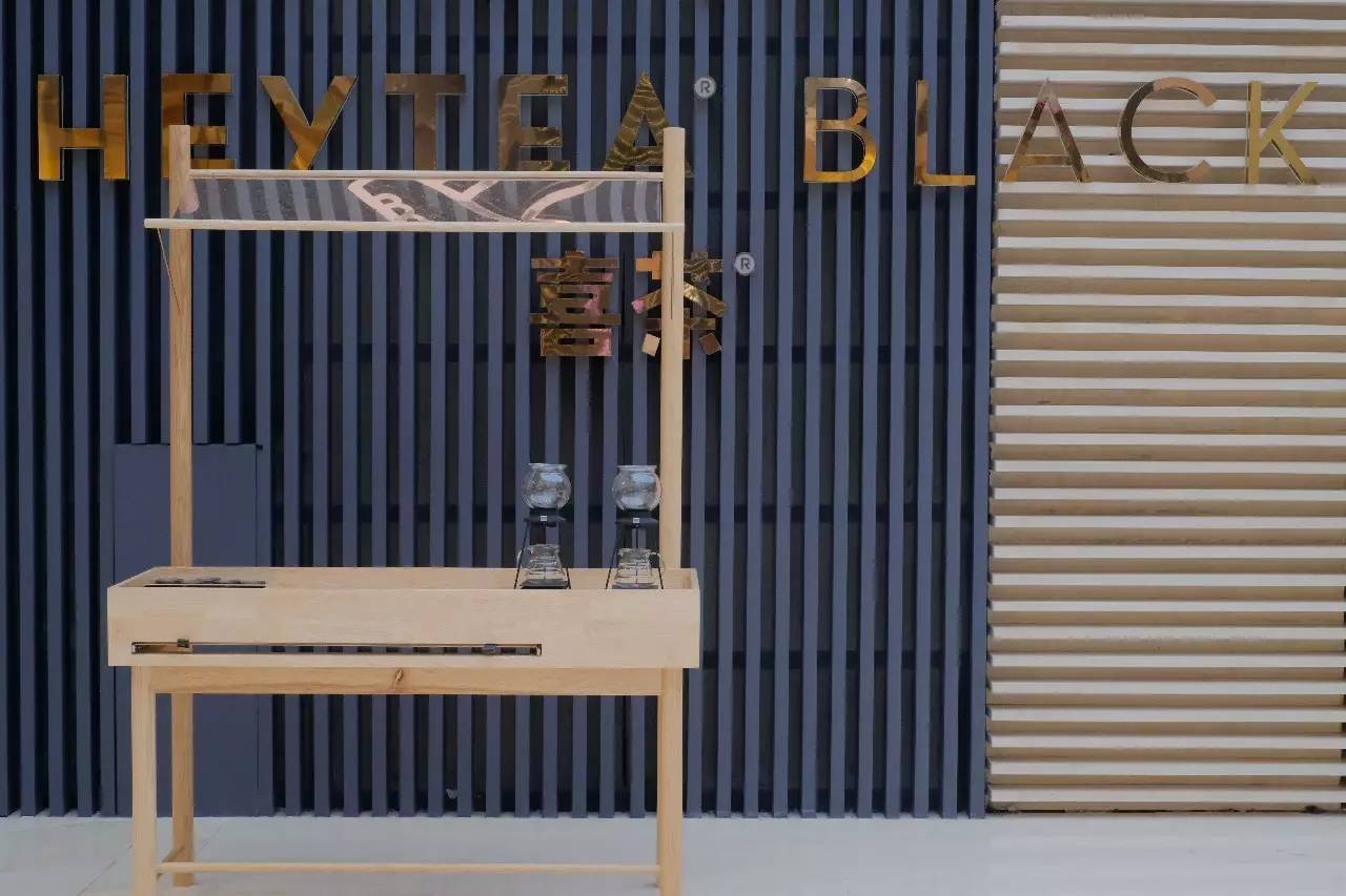 长大后茶饮店就像江湖的高手，一代起一代落但能真正成为新闻暴风眼的真的只有喜茶