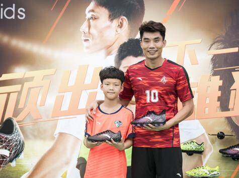 两亿人口下童装市场再起风云!国产四大体育品牌聚首新战场|商圈