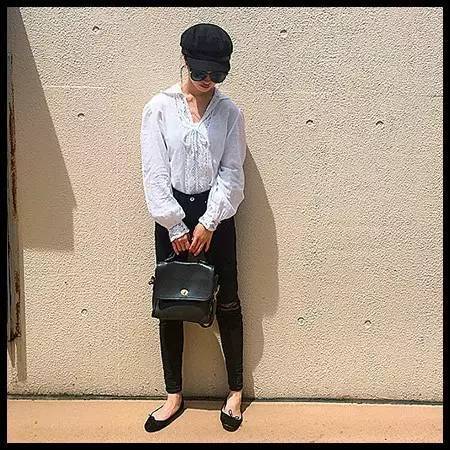 21岁的日本“网红”，居然穿童装拍照？！