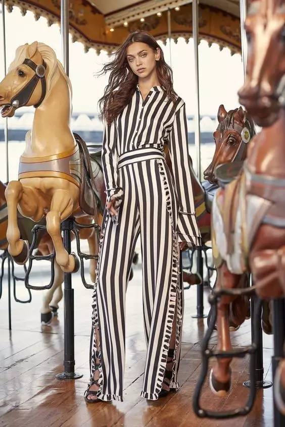 连体裤怎么上厕所才正确,穿连体裤怎么快速上厕所