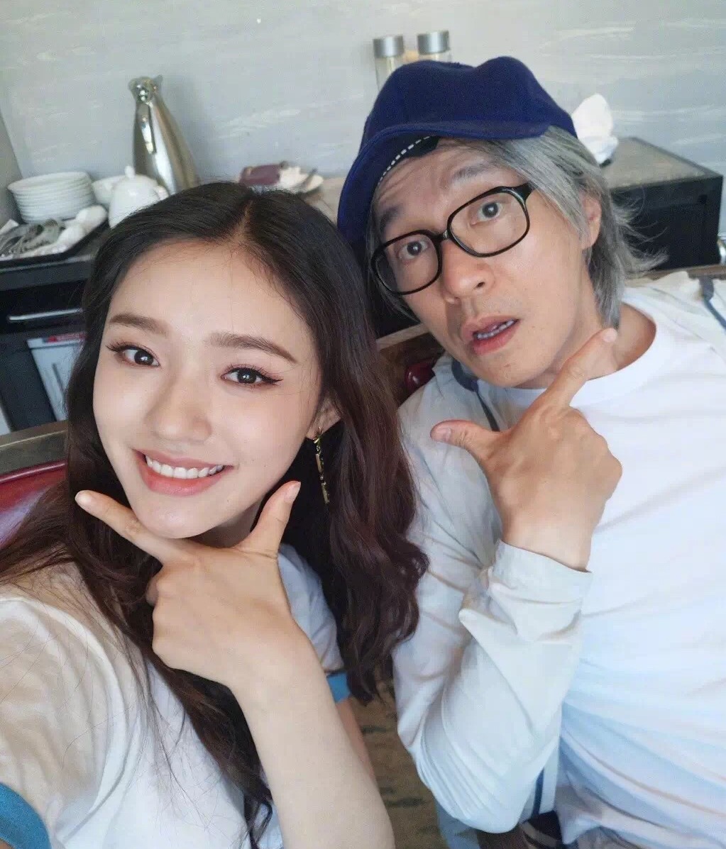 林允儿郑秀晶撞脸图片,林允脸凹陷对比图