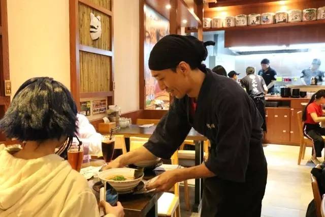 不得了！火影忍者鸣人最爱的正版一楽拉面空降乐峰广场~还有忍者拉面套餐等你来战！