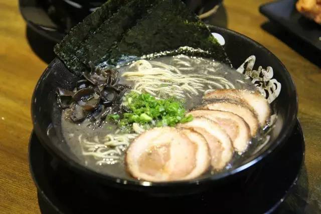 不得了！火影忍者鸣人最爱的正版一楽拉面空降乐峰广场~还有忍者拉面套餐等你来战！