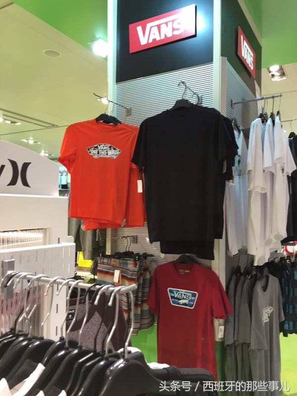 一件李维斯的T恤衫25欧元-西班牙商场耐克、阿迪达斯价格实拍
