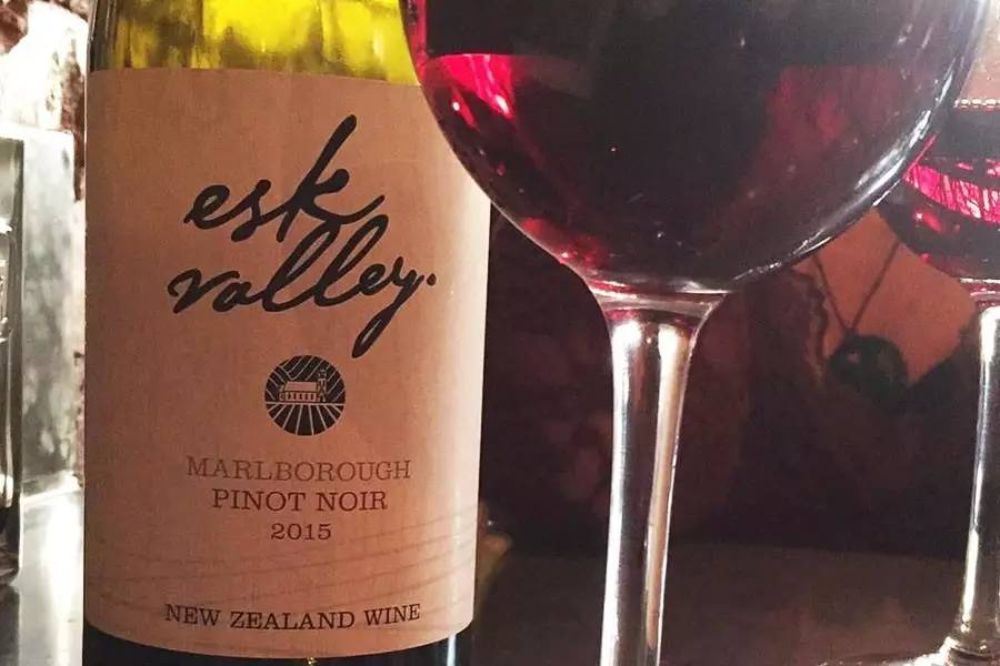 有人说酒太难喝了怎么反驳,葡萄酒为什么那么苦那么难喝