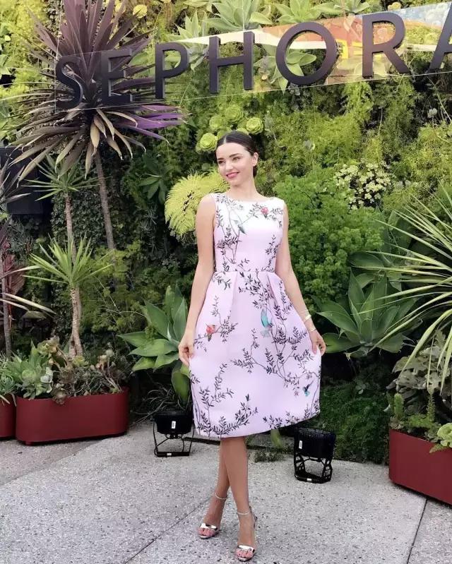 米兰达可儿dior婚纱照,米兰达可儿皮衣红裙