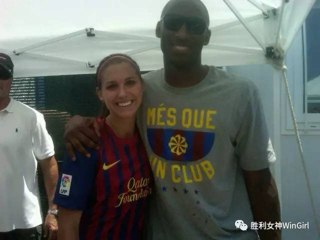 踢足球的科比,一个踢足球的人去打篮球会怎么样