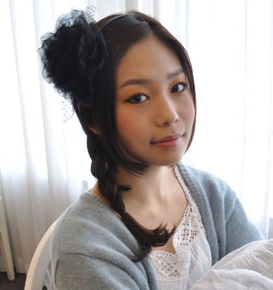 扎头发花苞头教程图解,花苞头的简单扎法蓬松中长发