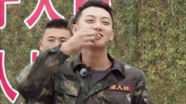 黄子韬胆小被吐槽,黄子韬和海浪们甜怼合集